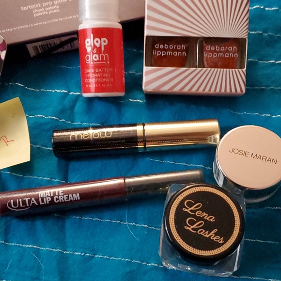 Beauty Bundle: Tarte, Josie, Ulta, Mellow, Ardell - Picture 2 of 3